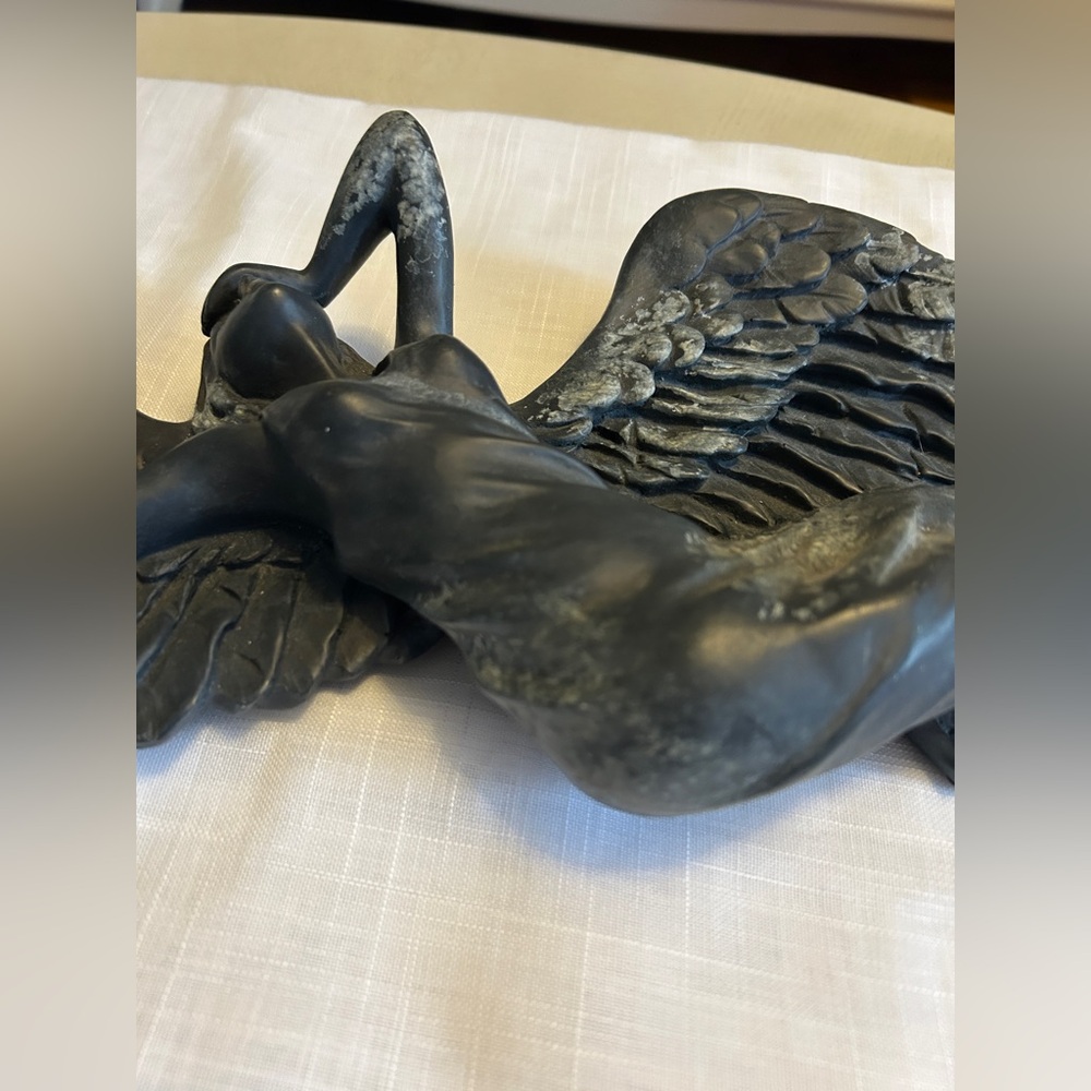 Elegant wall Angel Sculpture - Picture 10 of 10